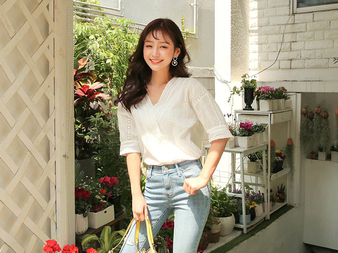 Áo đục lỗ tưởng là mốt cũ nhưng lại là mẫu áo xinh xẻo vô cùng cho hè này Áo đục lỗ tưởng là mốt cũ nhưng lại là mẫu áo xinh xẻo vô cùng cho hè này
