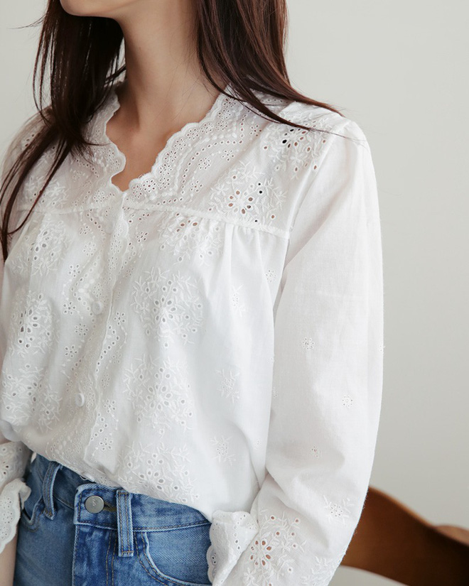 Áo đục lỗ tưởng là mốt cũ nhưng lại là mẫu áo xinh xẻo vô cùng cho hè này Áo đục lỗ tưởng là mốt cũ nhưng lại là mẫu áo xinh xẻo vô cùng cho hè này