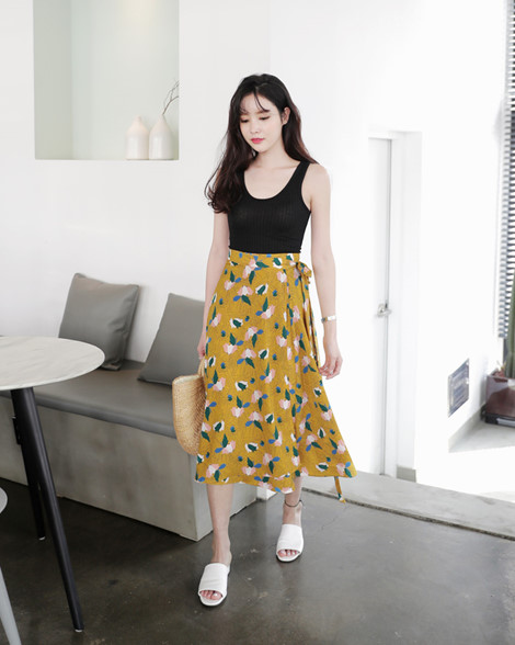 Mix đồ với áo hai dây cực xinh cho bạn gái dạo phố Mix đồ với áo hai dây cực xinh cho bạn gái dạo phố