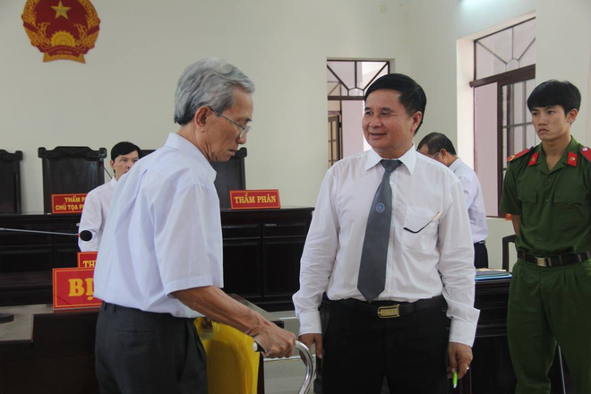 Xét xử phúc thẩm ông lão 77 tuổi dâm ô trẻ em ở Vũng Tàu: Sửa bản án sơ thẩm từ 3 năm tù giam thành 18 tháng tù treo Xét xử phúc thẩm ông lão 77 tuổi dâm ô trẻ em ở Vũng Tàu: Sửa bản án sơ thẩm từ 3 năm tù giam thành 18 tháng tù treo