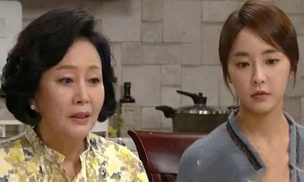 Con dâu đau đớn vì bị mẹ chồng nói: Sao con giống nhà ai ấy nhỉ, chả giống bố chút nào