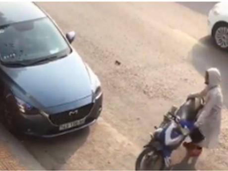 Nghi chồng ngoại tình, người vợ nhốt tình địch 21 tuổi trong xe hơi để... đánh ghen