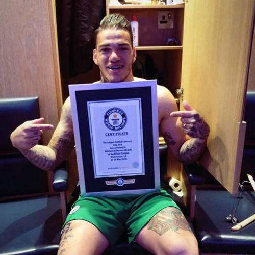 De Gea lần đầu tiên giành giải Găng tay Vàng