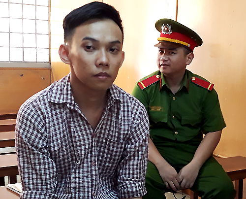 Giám đốc nhà hàng quẹt thẻ 700 triệu của du khách lĩnh 7 năm tù