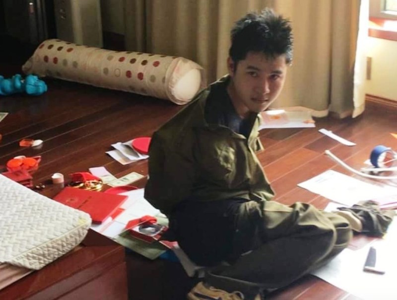 Con gái tướng công an viết vào giấy rút tiền, báo bị cướp