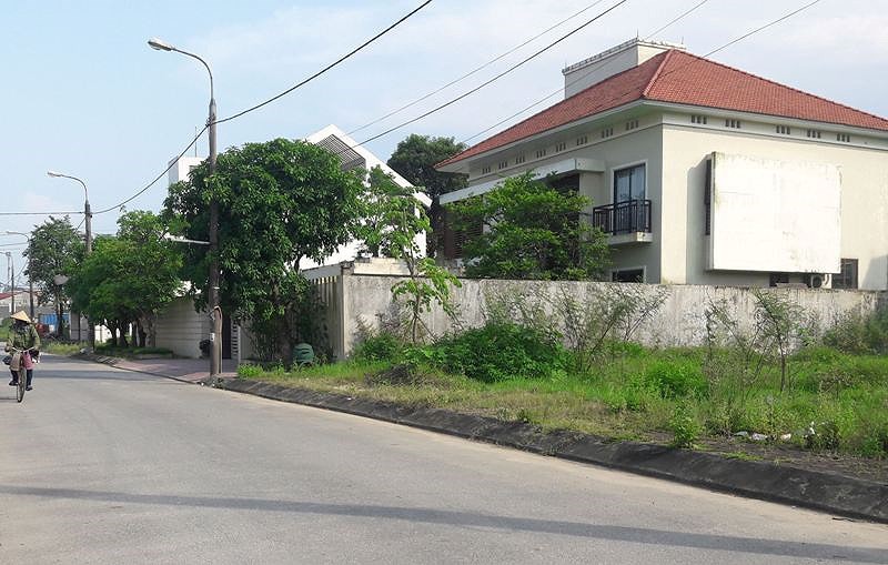 Con gái tướng công an viết vào giấy rút tiền, báo bị cướp