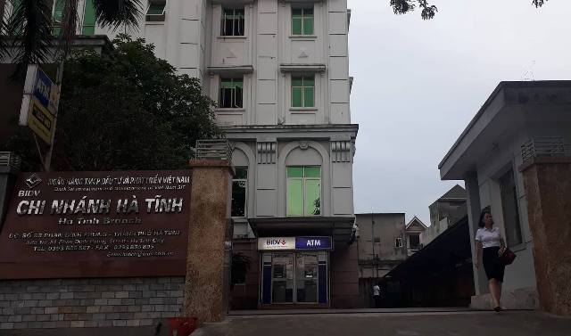 Nhân viên ngân hàng kể lại việc giúp tướng công an tóm gọn kẻ cướp