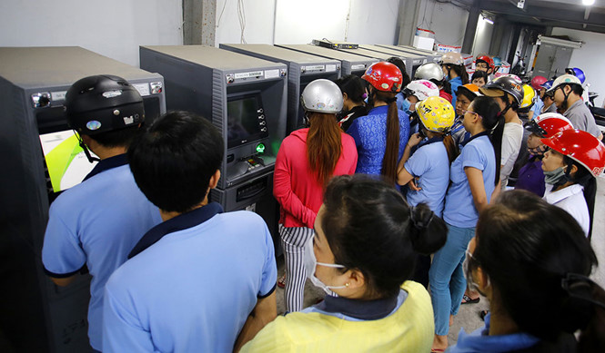 Choáng với rừng phí dịch vụ ngân hàng