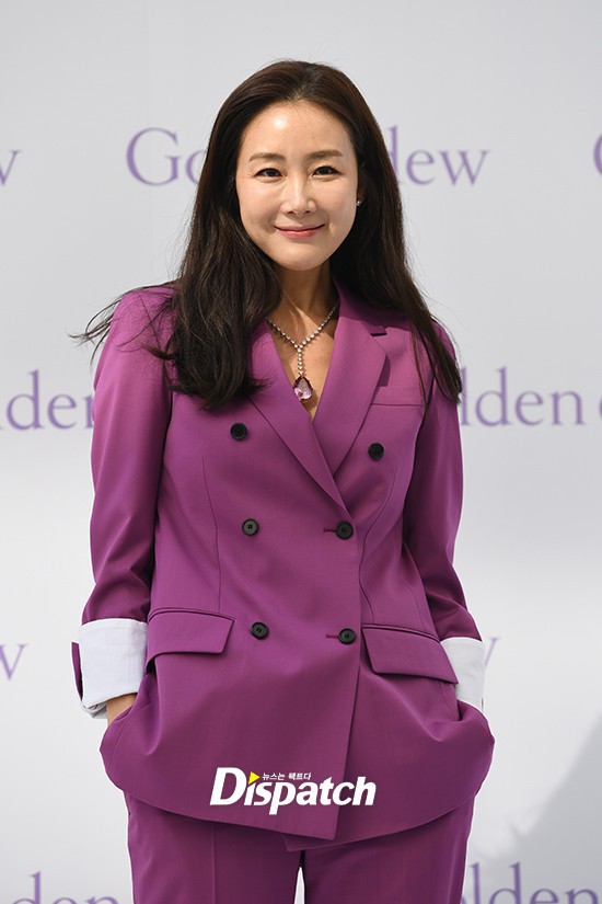 Lần đầu xuất hiện chính thức sau cưới, đại mỹ nhân Choi Ji Woo như bà hoàng tại sự kiện Lần đầu xuất hiện chính thức sau cưới, đại mỹ nhân Choi Ji Woo như bà hoàng tại sự kiện