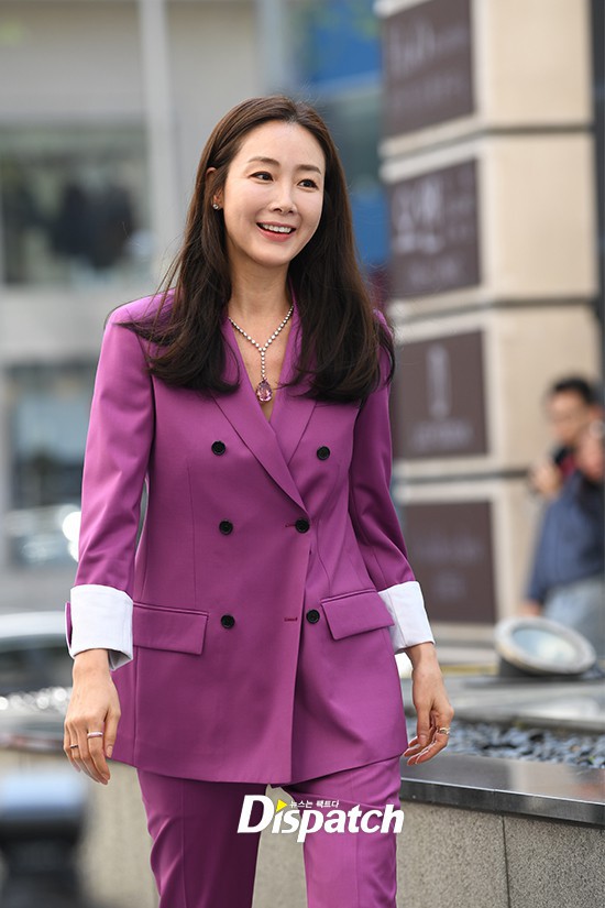 Lần đầu xuất hiện chính thức sau cưới, đại mỹ nhân Choi Ji Woo như bà hoàng tại sự kiện Lần đầu xuất hiện chính thức sau cưới, đại mỹ nhân Choi Ji Woo như bà hoàng tại sự kiện