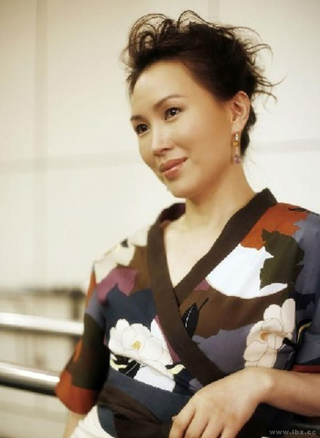 Mỹ nhân đắt giá nhất Hong Kong: Cuộc đời khổ cực, sự nghiệp lụi tàn vì trả nợ cho chồng