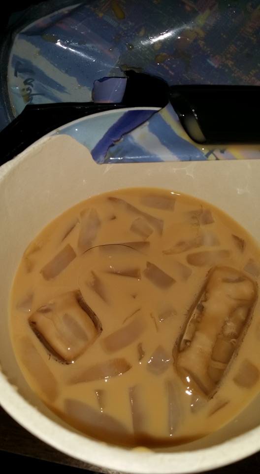 Tố trà sữa của một thương hiệu có tiếng Hà Nội có cả búi tóc và rác, khách hàng còn bị nghi ngờ bịa chuyện chơi xấu