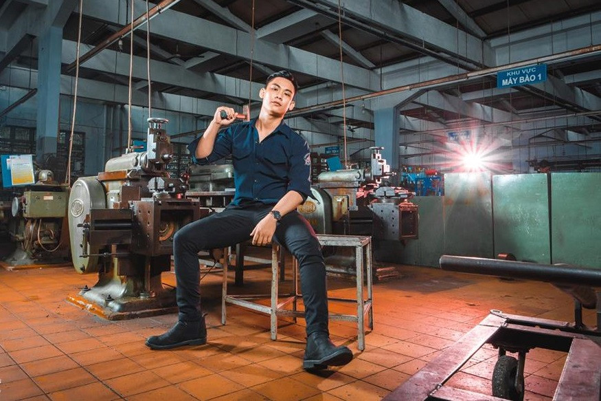 Ảnh kỷ yếu đúng chất dân cơ khí của sinh viên Sài Gòn