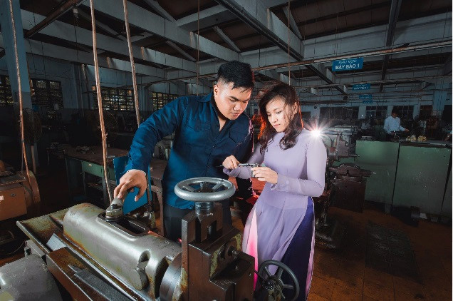 Ảnh kỷ yếu đúng chất dân cơ khí của sinh viên Sài Gòn