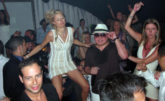 Vừa mất ghế, cựu thủ tướng Malaysia đối mặt điều tra thụt két