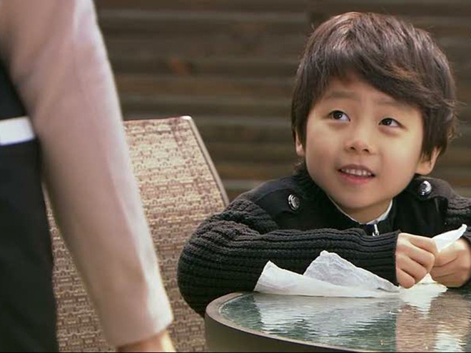 Chết lặng khi nghe con kể: Bố nói cô ấy chính là mẹ của con!