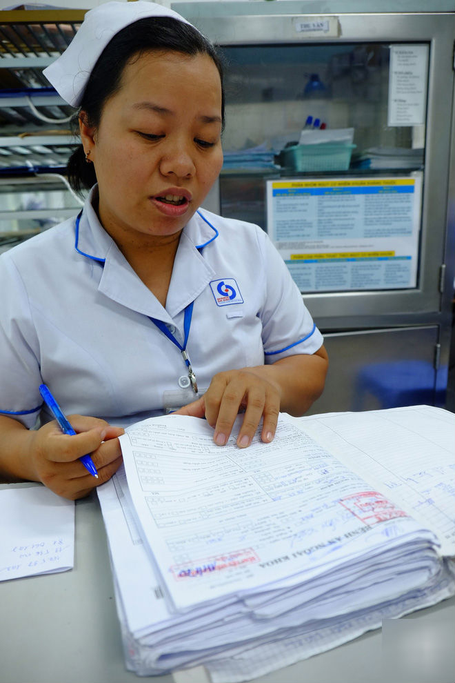 Sau câu hỏi cha chết chưa, vợ chồng con trai bỏ mặc cha già thoi thóp tại bệnh viện Gia Định