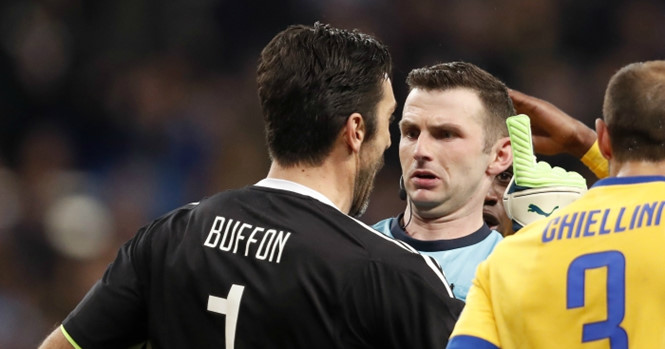 Buffon bị UEFA buộc hai tội danh