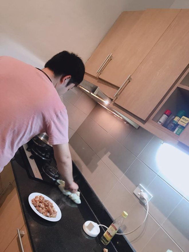 Nhìn cách ông chồng chăm vợ ốm quá tốt so với quy định này, chị em nào cũng phải xuýt xoa không ngớt