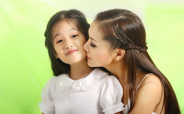 Học sinh hôn nhau nơi công cộng: Nếu trong clip ấy là con của bạn?