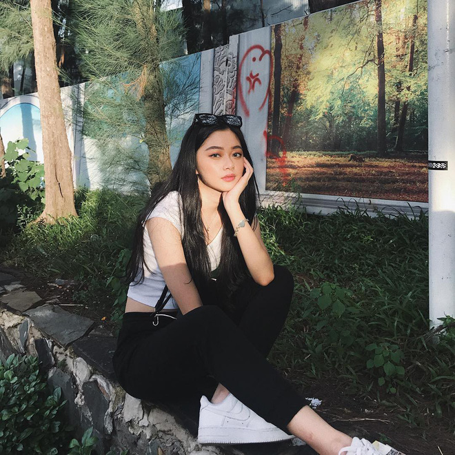Nhân tố mới của làng lookbook Sài Gòn: Cao 1m68, thần thái sang chảnh có thừa Nhân tố mới của làng lookbook Sài Gòn: Cao 1m68, thần thái sang chảnh có thừa