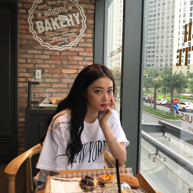 Nhân tố mới của làng lookbook Sài Gòn: Cao 1m68, thần thái sang chảnh có thừa Nhân tố mới của làng lookbook Sài Gòn: Cao 1m68, thần thái sang chảnh có thừa