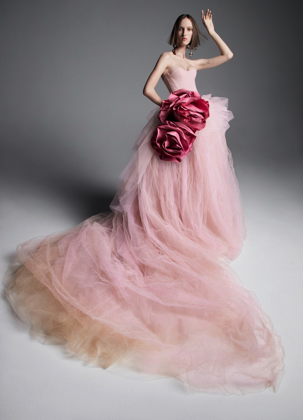 15 kiểu váy cưới hứa hẹn gây sốt năm nay