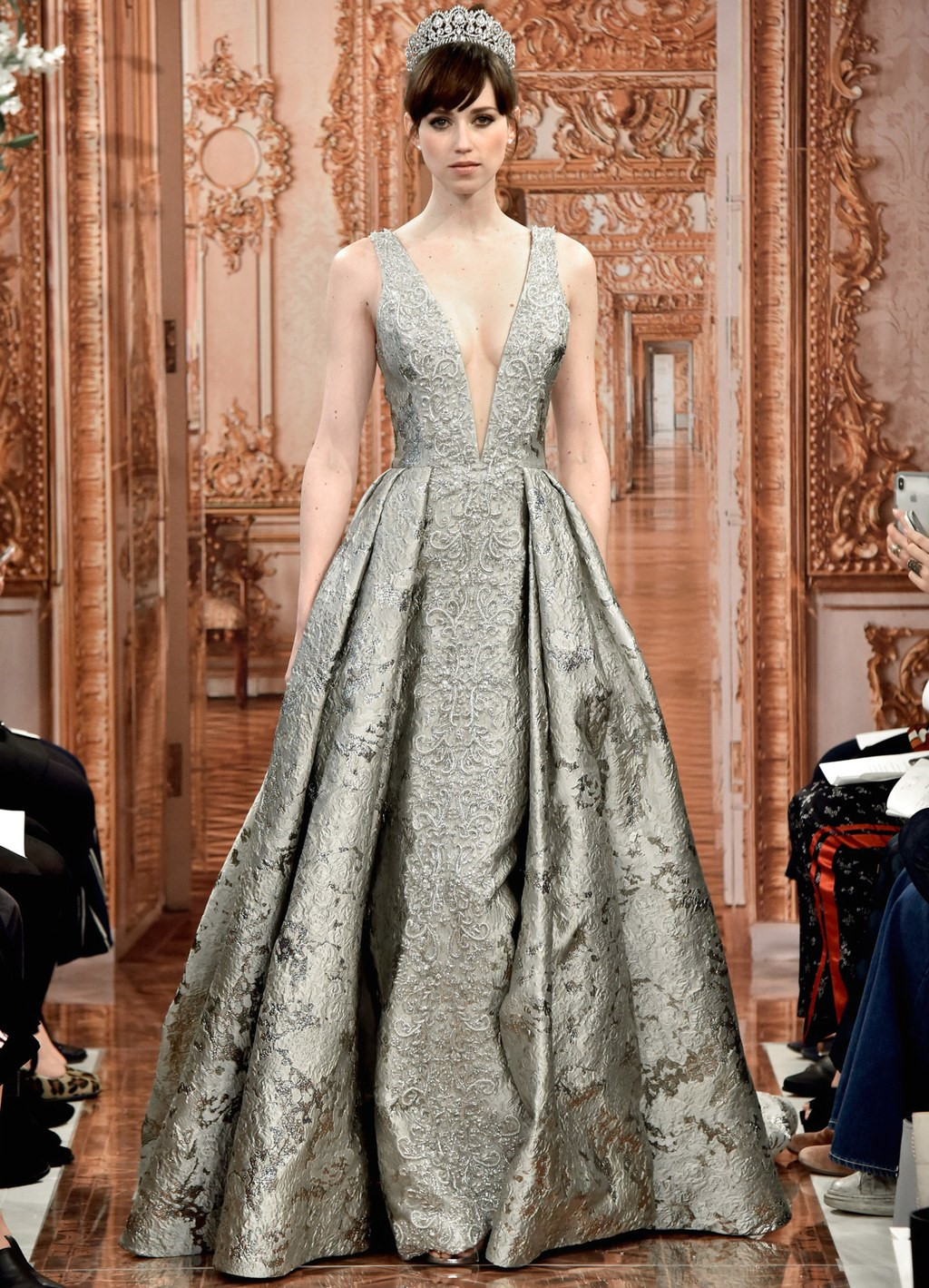 15 kiểu váy cưới hứa hẹn gây sốt năm nay