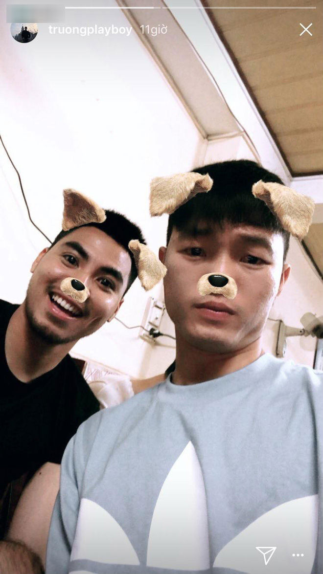 Bỏ lại trận cầu cực nóng, sao HAGL rủ sao Hà Nội FC đi... ăn phở