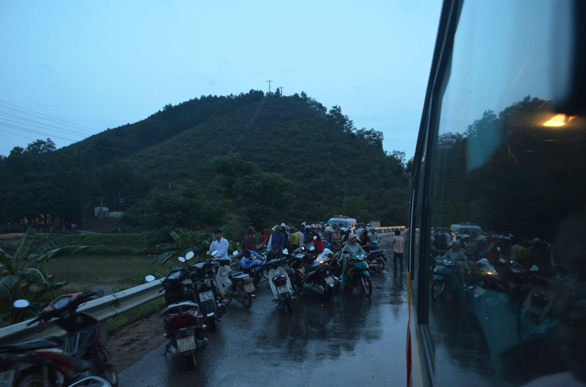 Rủ nhau tắm mát sau khi đi học về, 2 học sinh đuối nước thương tâm