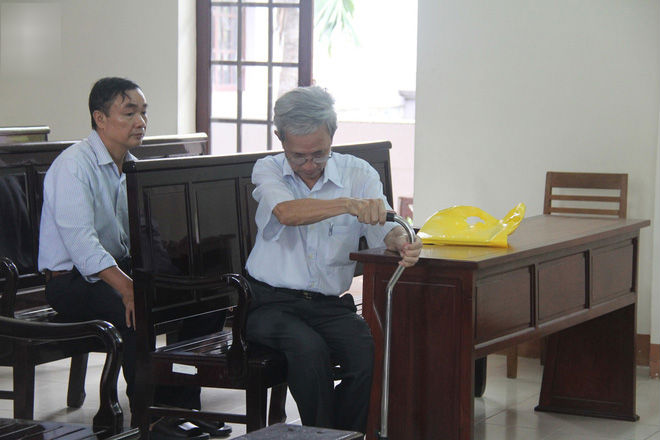 Nguyễn Khắc Thủy cho biết sẽ kiện những người tố cáo vì cho rằng họ có tư thù cá nhân Nguyễn Khắc Thủy cho biết sẽ kiện những người tố cáo vì cho rằng họ có tư thù cá nhân
