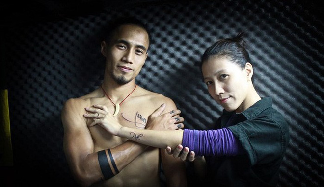 Bị cư dân mạng chỉ trích, bà xã Phạm Anh Khoa gỡ bỏ phát ngôn tự hào về anh