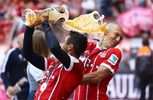 Bayern thua đậm, Dortmund suýt mất top 4 ở vòng cuối Bundesliga