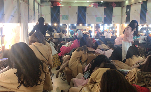 Hàng trăm cảnh sát đột kích nhà hàng thác loạn bậc nhất Sài Gòn