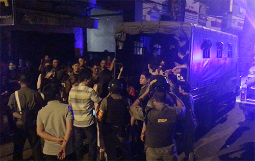 Hàng trăm cảnh sát đột kích nhà hàng thác loạn bậc nhất Sài Gòn