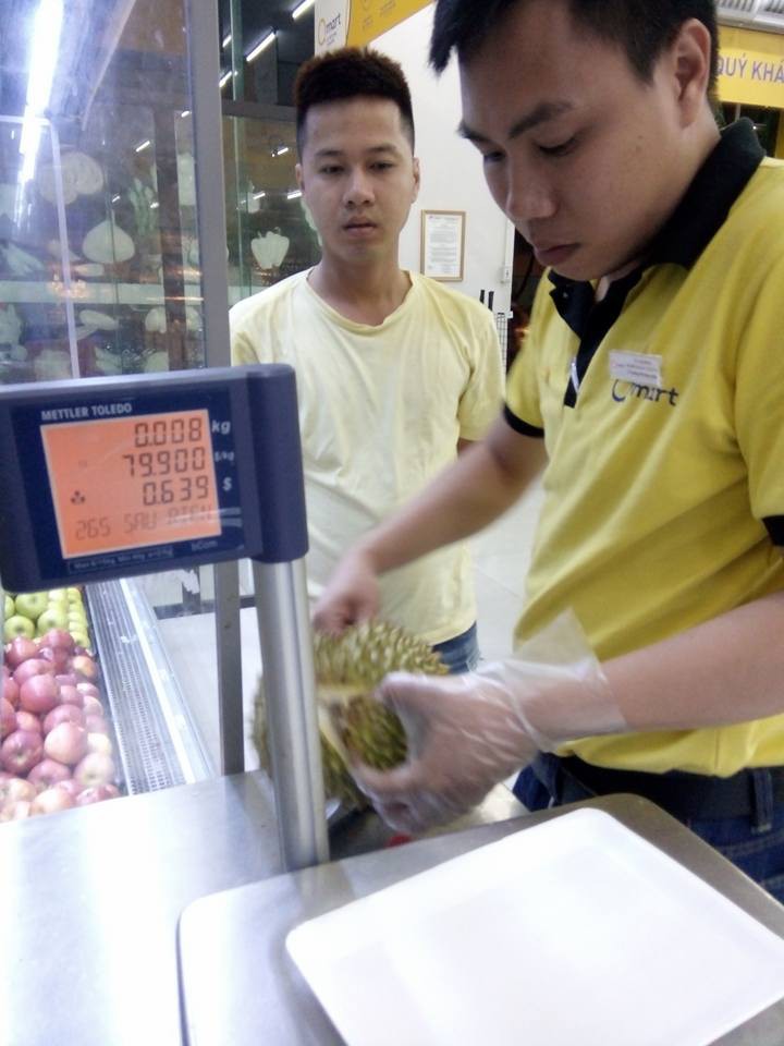 Vợ bầu thèm sầu riêng giữa đêm, anh chồng lặn lội mưa gió ở Hà Nội đi mua khiến nhiều chị em xuýt xoa ước gì...