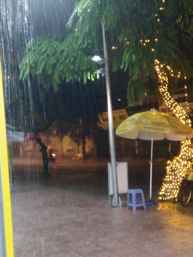 Vợ bầu thèm sầu riêng giữa đêm, anh chồng lặn lội mưa gió ở Hà Nội đi mua khiến nhiều chị em xuýt xoa ước gì...