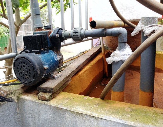 Hà Nội: Hàng nghìn hộ dân hơn 10 năm qua phải ngậm đắng sử dụng nước từ nguồn nước đen, bốc mùi hôi thối