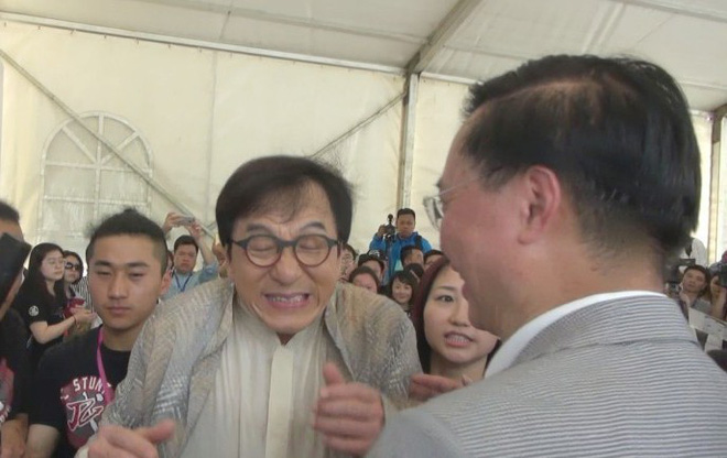 Phản ứng của Thành Long khi bị hỏi về con gái: Lắc đầu bịt tai, không muốn nghe