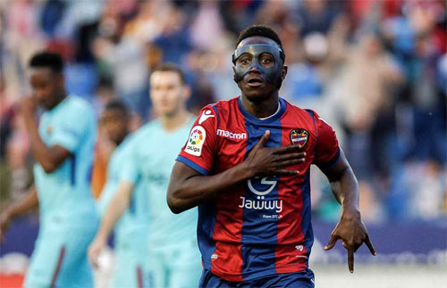 Levante chấm dứt giấc mơ bất bại của Barca trong trận đấu có chín bàn