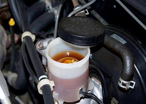 5 nguyên nhân khiến xe ô tô mất phanh và cách xử lý