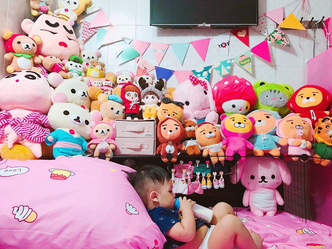 Cuộc sống trên mây của mẹ bỉm sữa 9X: Đi lấy chồng vẫn được mẹ đẻ cho tiền mua quần áo, chăm con mệt thì chơi với... gấu bông Cuộc sống trên mây của mẹ bỉm sữa 9X: Đi lấy chồng vẫn được mẹ đẻ cho tiền mua quần áo, chăm con mệt thì chơi với... gấu bông