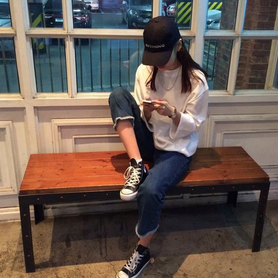 Có em gái và chồng đều nghiện smartphone, cô gái trẻ lên mạng hỏi sao cứ phải cắm đầu vào cái màn hình như thế?