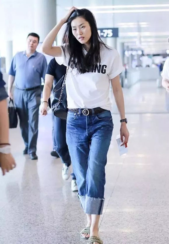 Lên đồ ra phố ngày hè đẹp quên lối về với quần jeans và áo thun