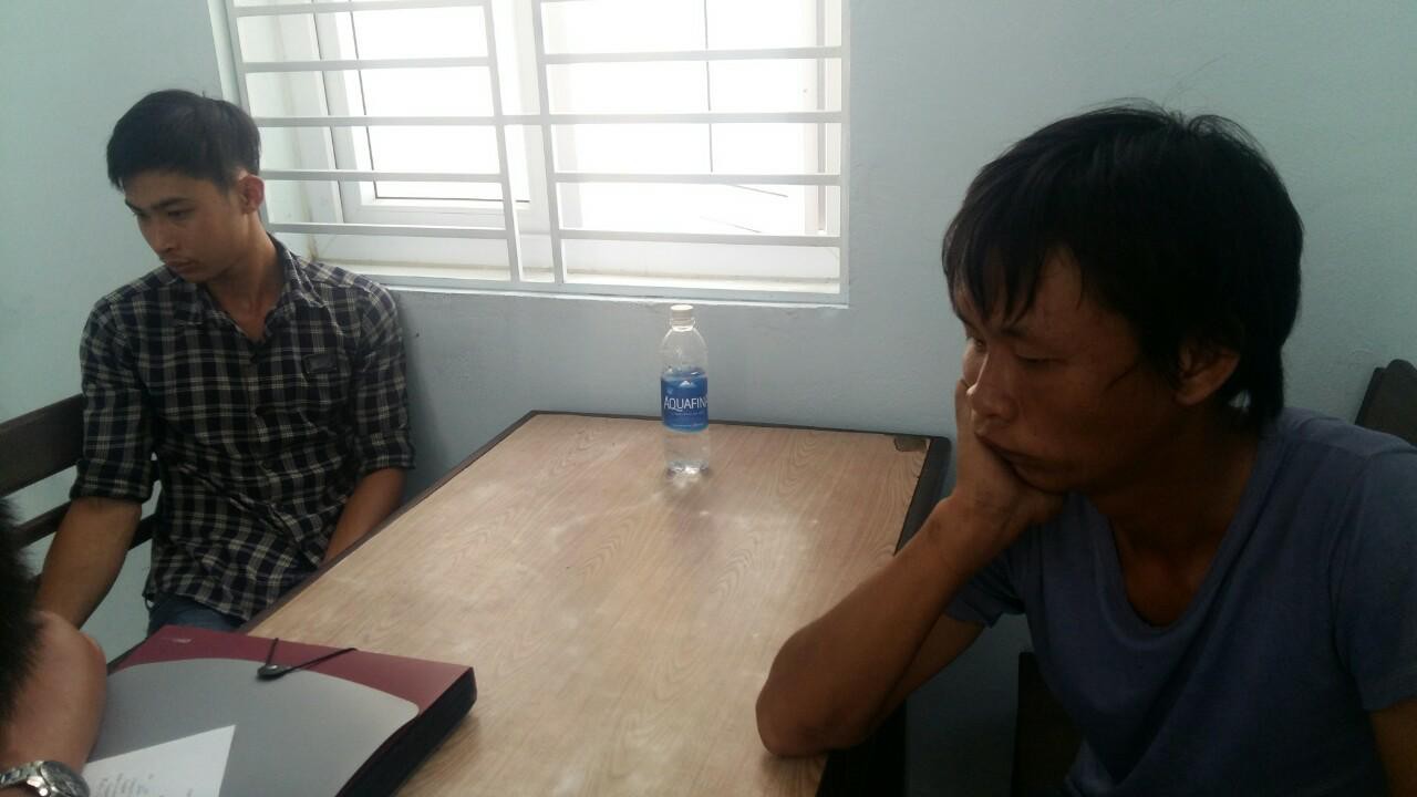 Hết tiền tiêu xài, 2 thanh niên cầm dao cướp tài sản của đôi tình nhân ngồi tâm sự ngoài bãi biển