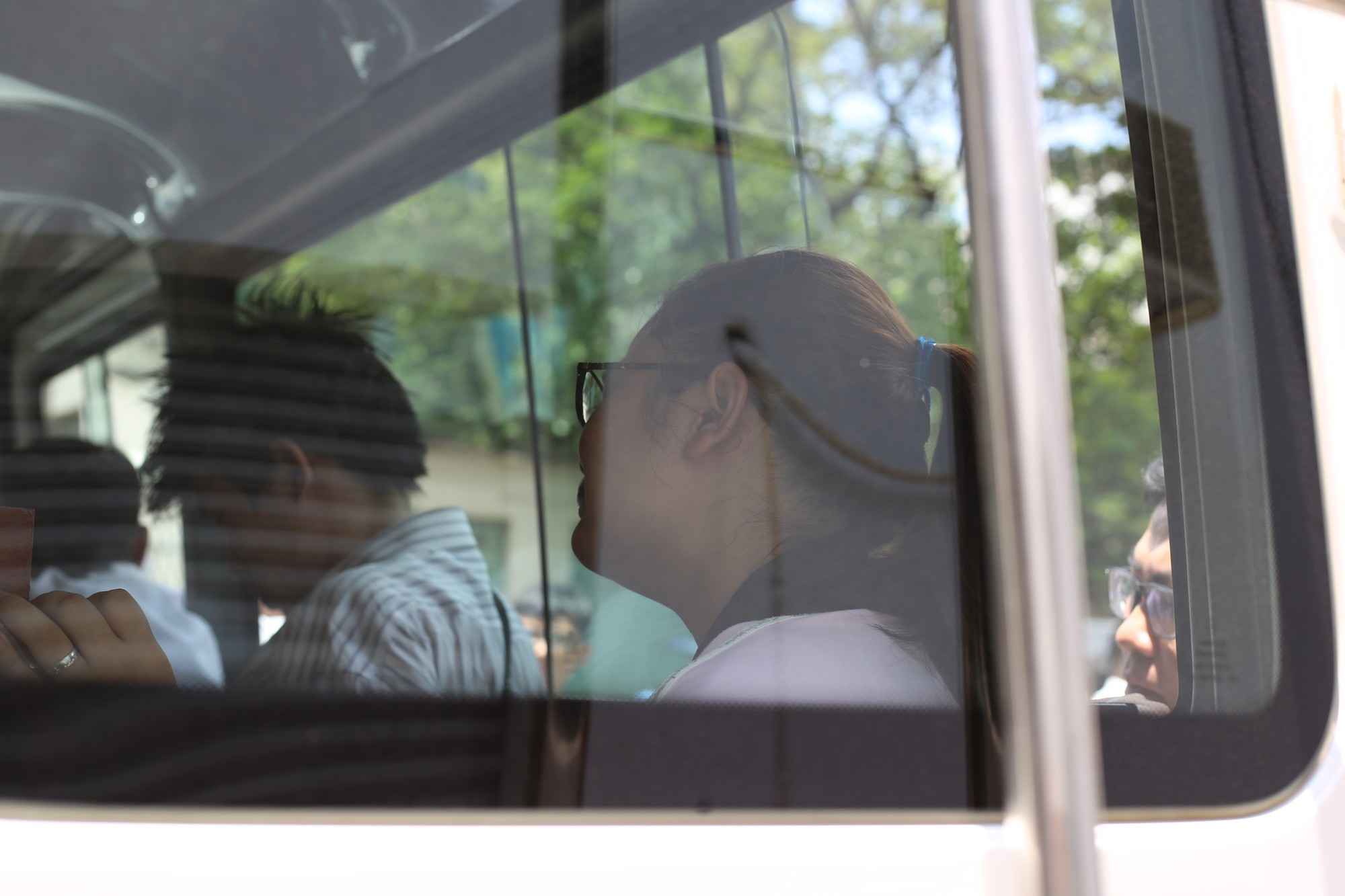 Vợ sắp cưới của hiệp sĩ Nguyễn Hoàng Nam khóc ngất bên linh cữu của chồng