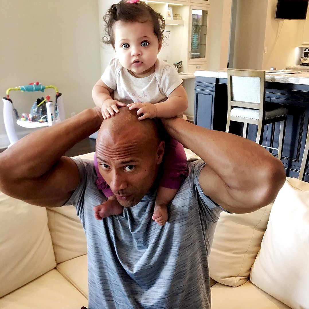 The Rock: Người đàn ông khổng lồ cơ bắp sở hữu trái tim dịu dàng và tôn trọng phụ nữ