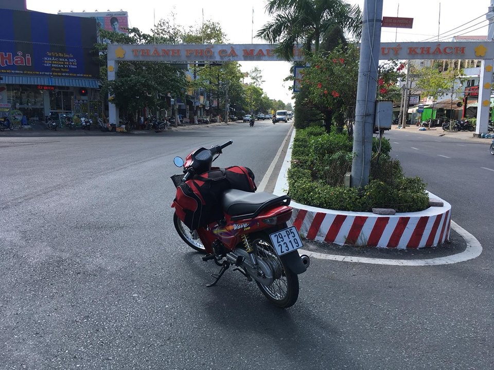 Sau chầu nhậu, anh shipper cùng bạn lạc từ Hà Nội vào Cà Mau rồi sau đó ở lại Sài Gòn không về nữa Sau chầu nhậu, anh shipper cùng bạn lạc từ Hà Nội vào Cà Mau rồi sau đó ở lại Sài Gòn không về nữa