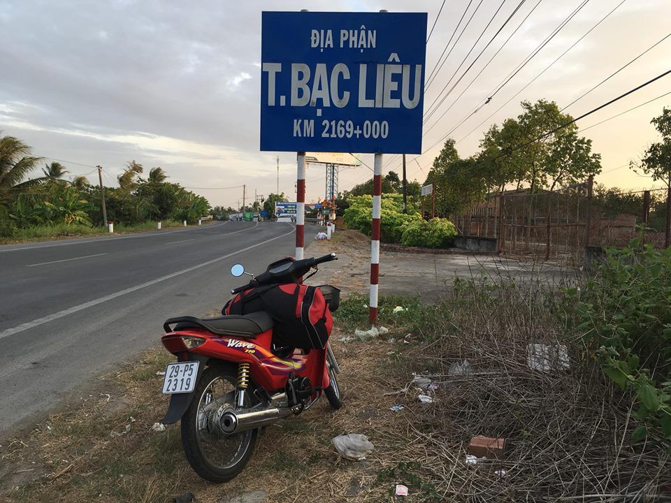 Sau chầu nhậu, anh shipper cùng bạn lạc từ Hà Nội vào Cà Mau rồi sau đó ở lại Sài Gòn không về nữa Sau chầu nhậu, anh shipper cùng bạn lạc từ Hà Nội vào Cà Mau rồi sau đó ở lại Sài Gòn không về nữa