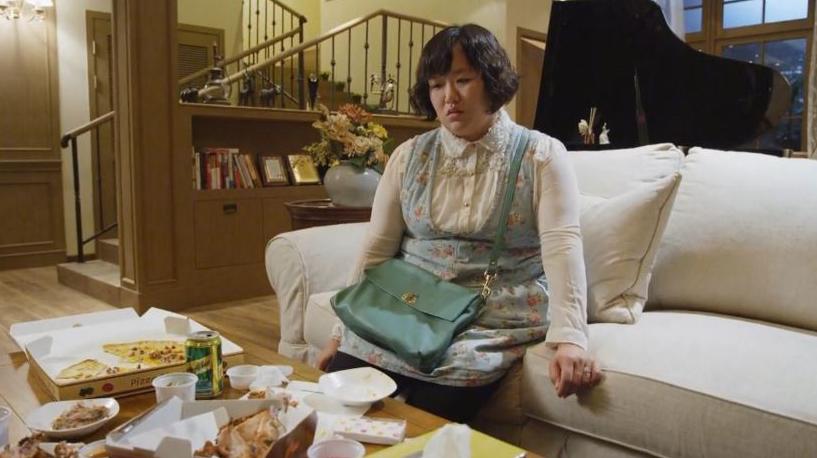 Sững sờ khi sếp nữ của chồng đến nhà, chồng bỗng nhiên gọi vợ là người giúp việc